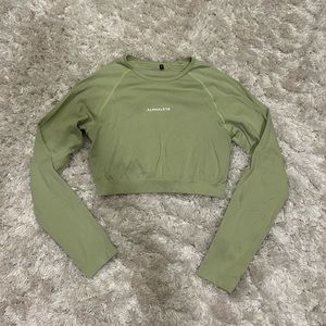 Alphalete Amplify Long Sleeve Crop